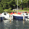 Der Bootsverleih am Seeufer direkt beim Ferienhaus am See